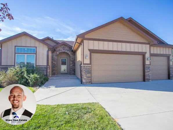 1211 Prairie River Dr, Mills, WY 82604