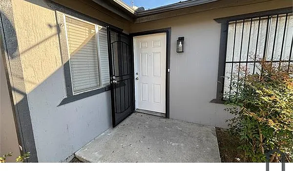 3 bed, 1000 sqft, $2,500 — Photo 1