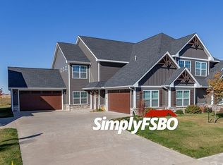 7166 Grove Xing, Bettendorf, IA 52722