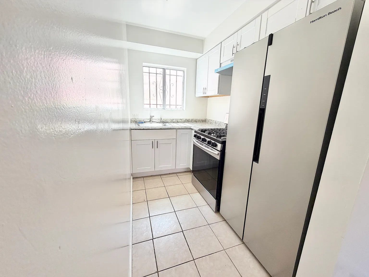 3 bed, 1000 sqft, $2,600 — Photo 3