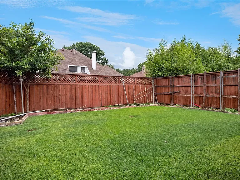 6629 Wickliff Trl — Photo 24
