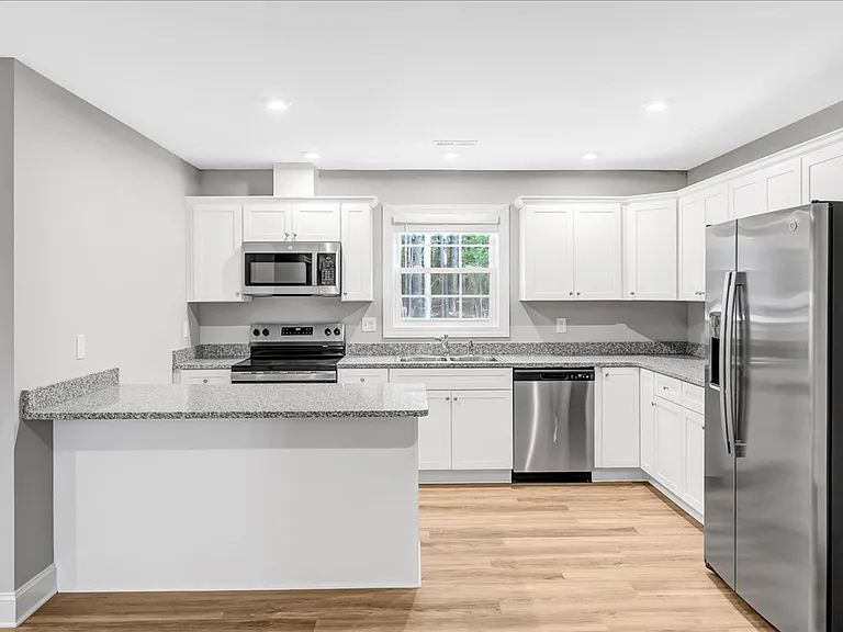 32 W 3rd Ave — Photo 7