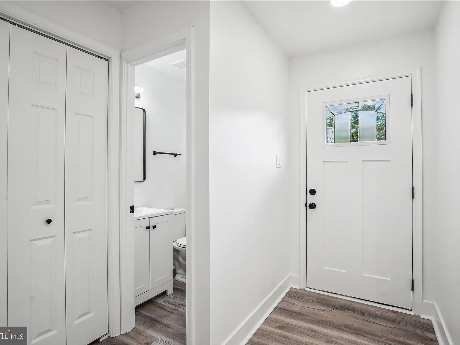 3 bed, 3.0 bath, 1386 sqft, $2,995 — Photo 2