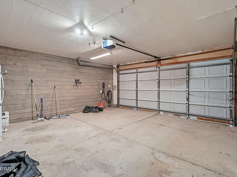 1735 E Stephens Dr — Photo 33