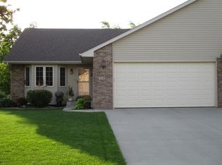 702 Simplicity Dr #B, Ellendale, MN 56026