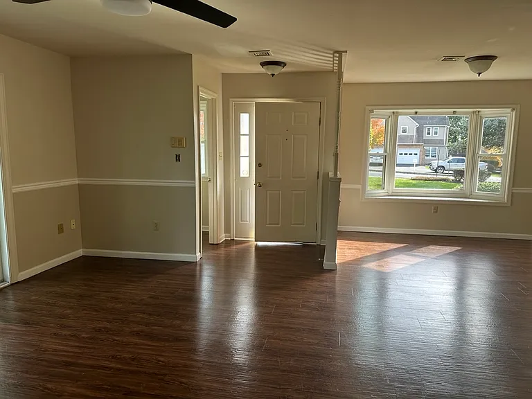 375 Jonathan Ct — Photo 6