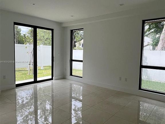 5th image of 4150 N Oak Pl #4150