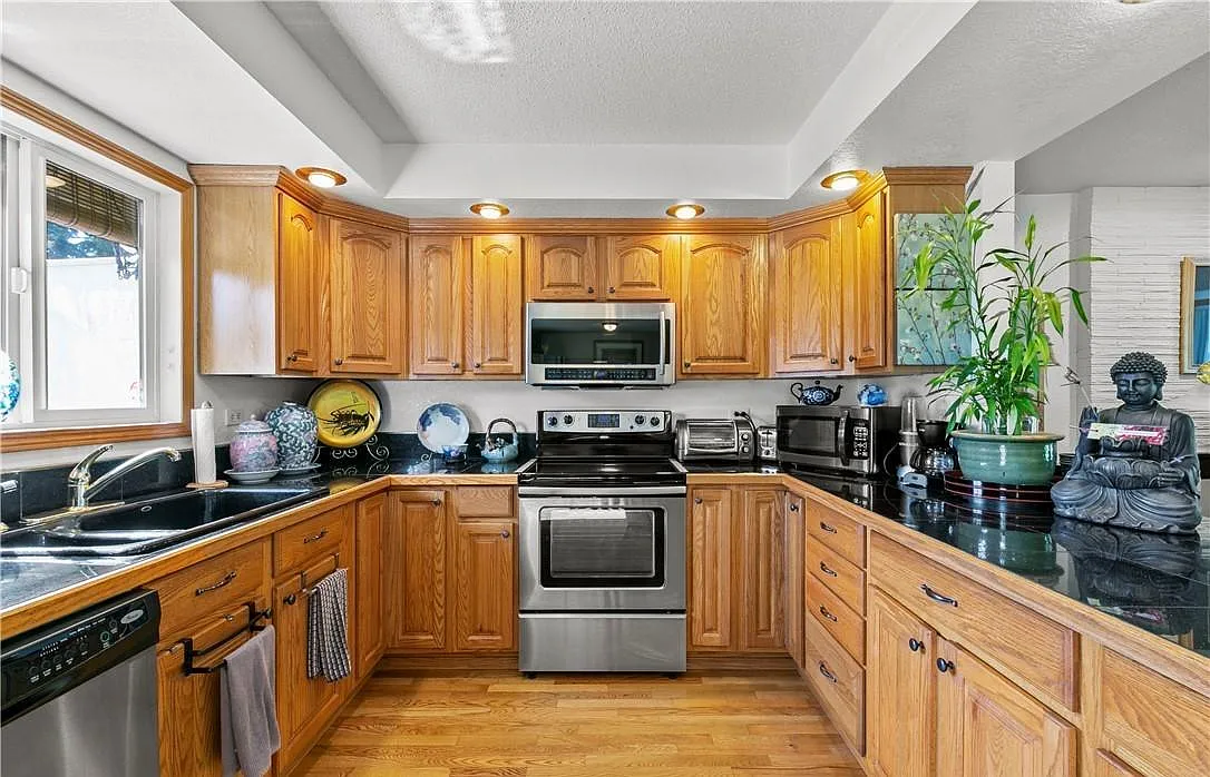 4 bed, 1920 sqft, $3,100 — Photo 3