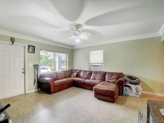 5th image of 802 S C Street