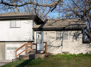 806 S Ridgeview Rd, Olathe, KS 66061