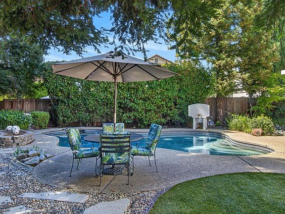 5th image of 807 Rancho Gaviota Ct