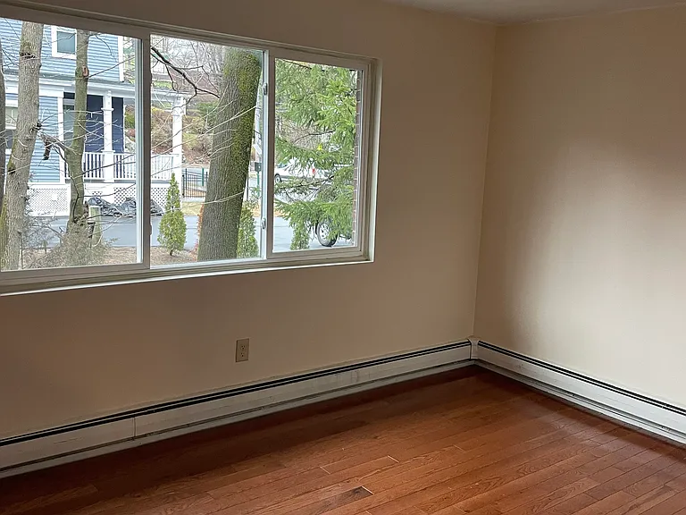 36 Warren St #4 — Photo 6