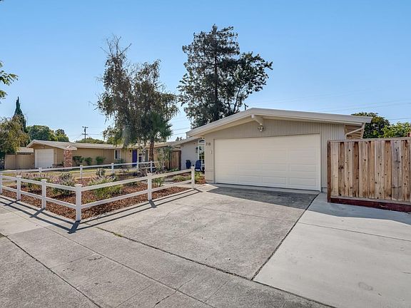 3rd image of 718 Lakebird Dr