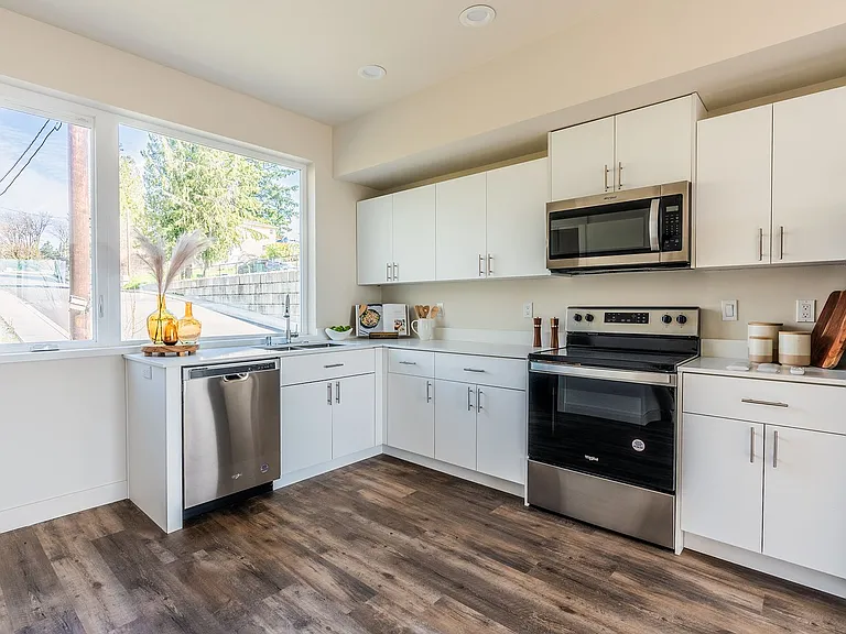 Skyridge Townhouses — Photo 33