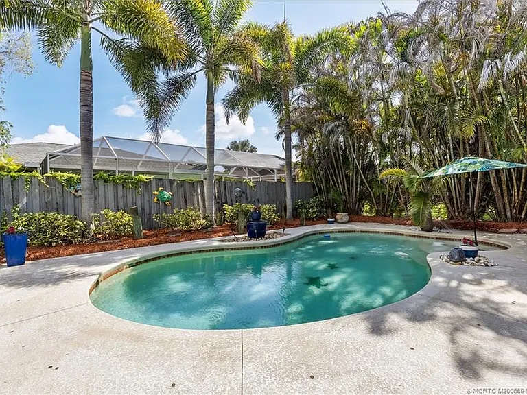 687 NE Maranta Terrado — Photo 26