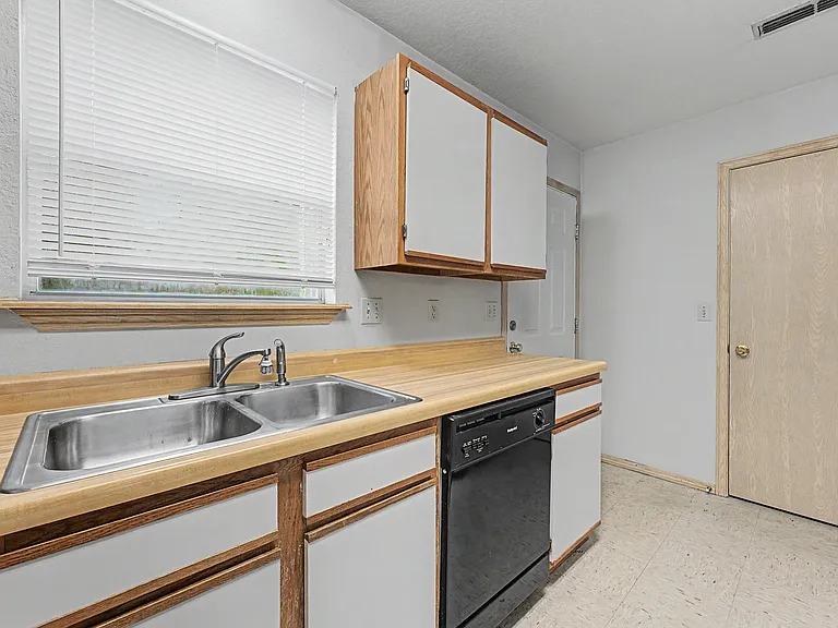 1364 E Sequoyah Ct — Photo 7