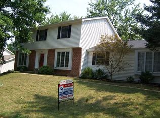1815 Summer Lake Dr, Chesterfield, MO