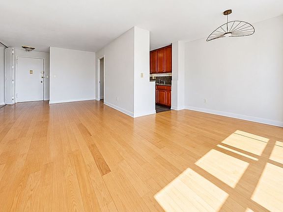 5th image of 555 Kappock St APT 25T