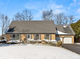 601 N View St, Hinckley, IL 60520