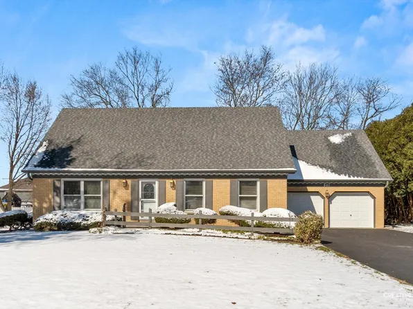 601 N View St, Hinckley, IL 60520