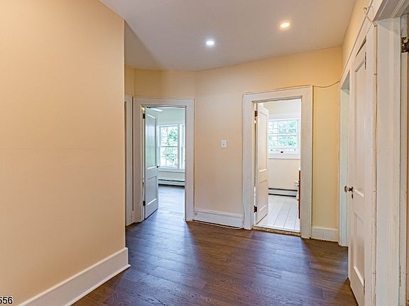 4th image of 8 Kirkwood Pl Floor 2