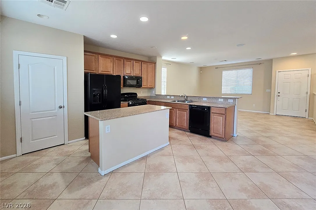 3 bed, 2.5 bath, 1780 sqft, $2,050 — Photo 3