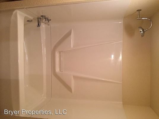 5th image of 464 Poplar St