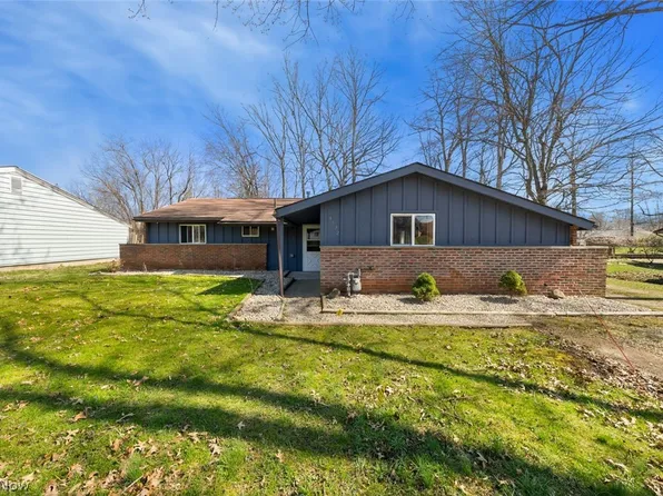 3572 Gary Dr, Mogadore, OH 44260