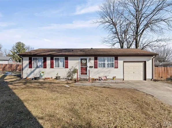 706 Merlin Ct, Troy, IL 62294