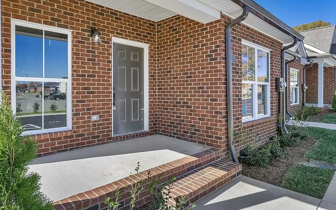 2 bed, 1000 sqft, $1,350 — Photo 1
