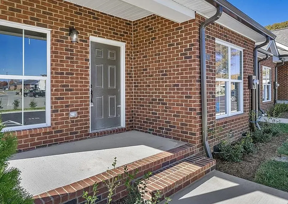 128 Landmark Ct