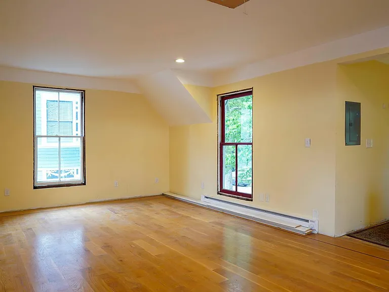 464 N 3rd St — Photo 3
