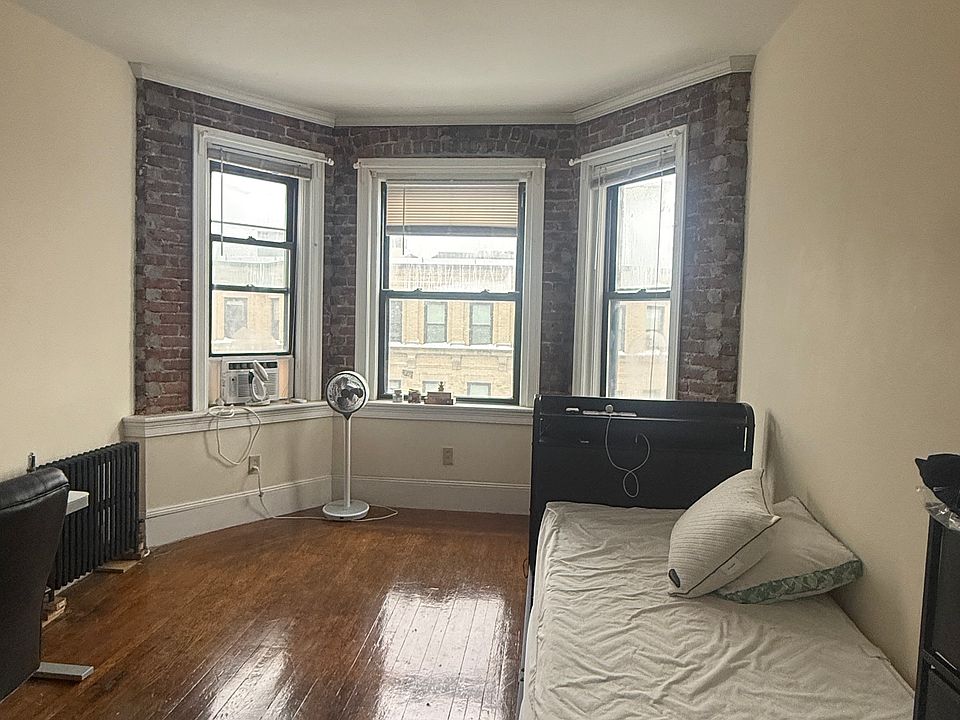 1st image of 120 Hemenway St #7