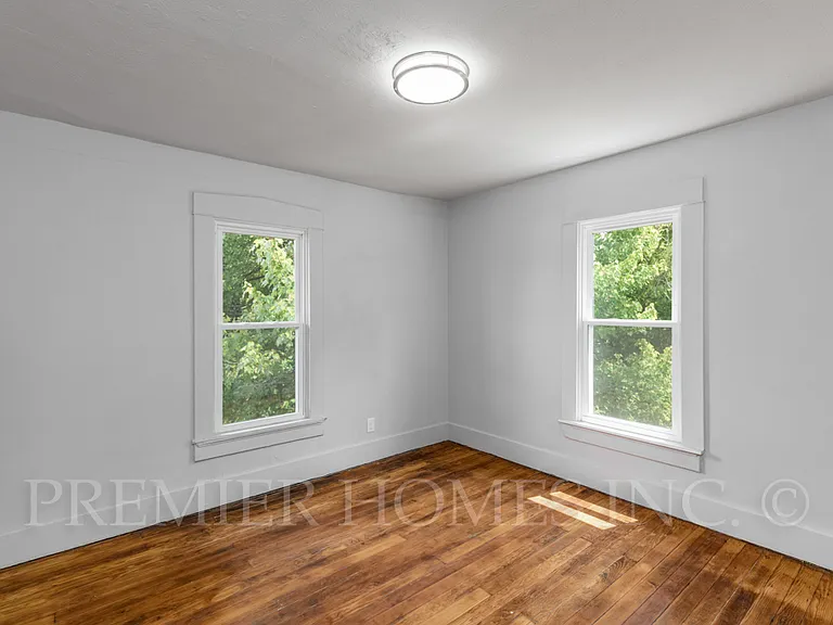 1536 Glendale Pl NE — Photo 18