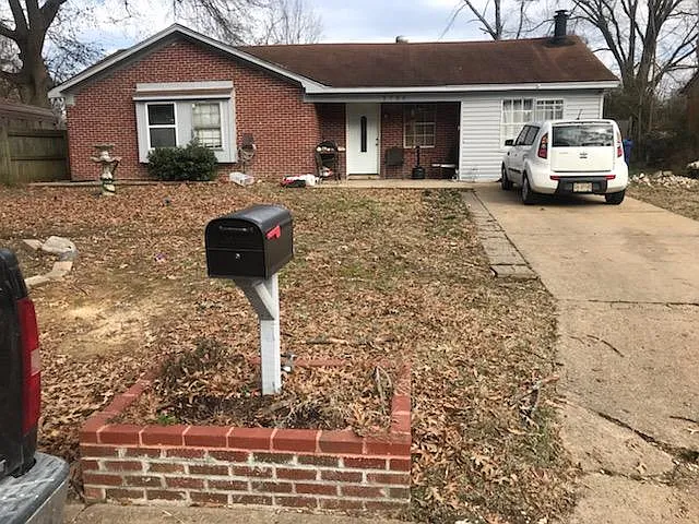 2730 Magnolia Dr — Photo 1