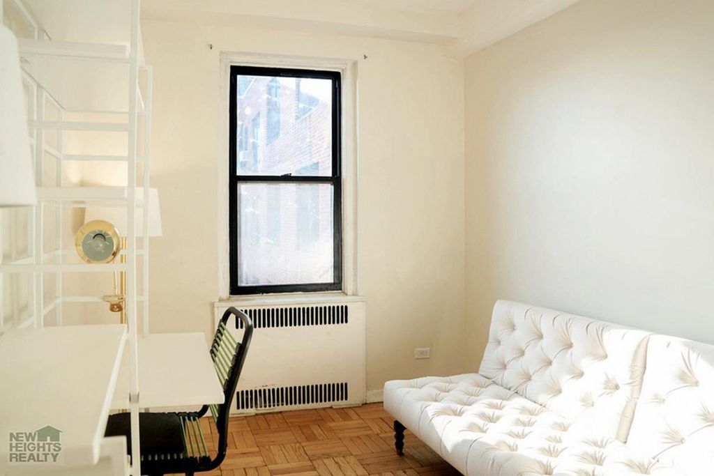 2 Bed 1 Bath Property, New York • 950 Sq Ft