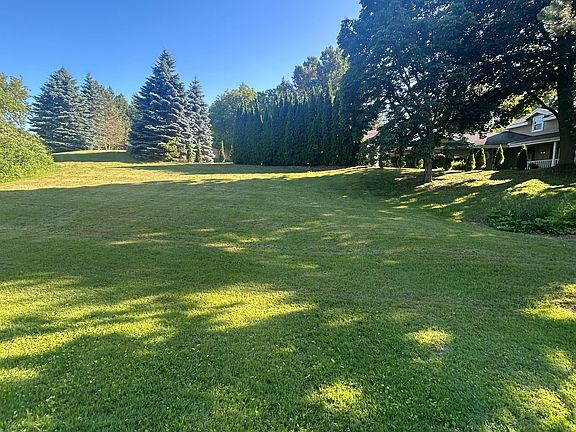 4th image of 640 Mountain Rd