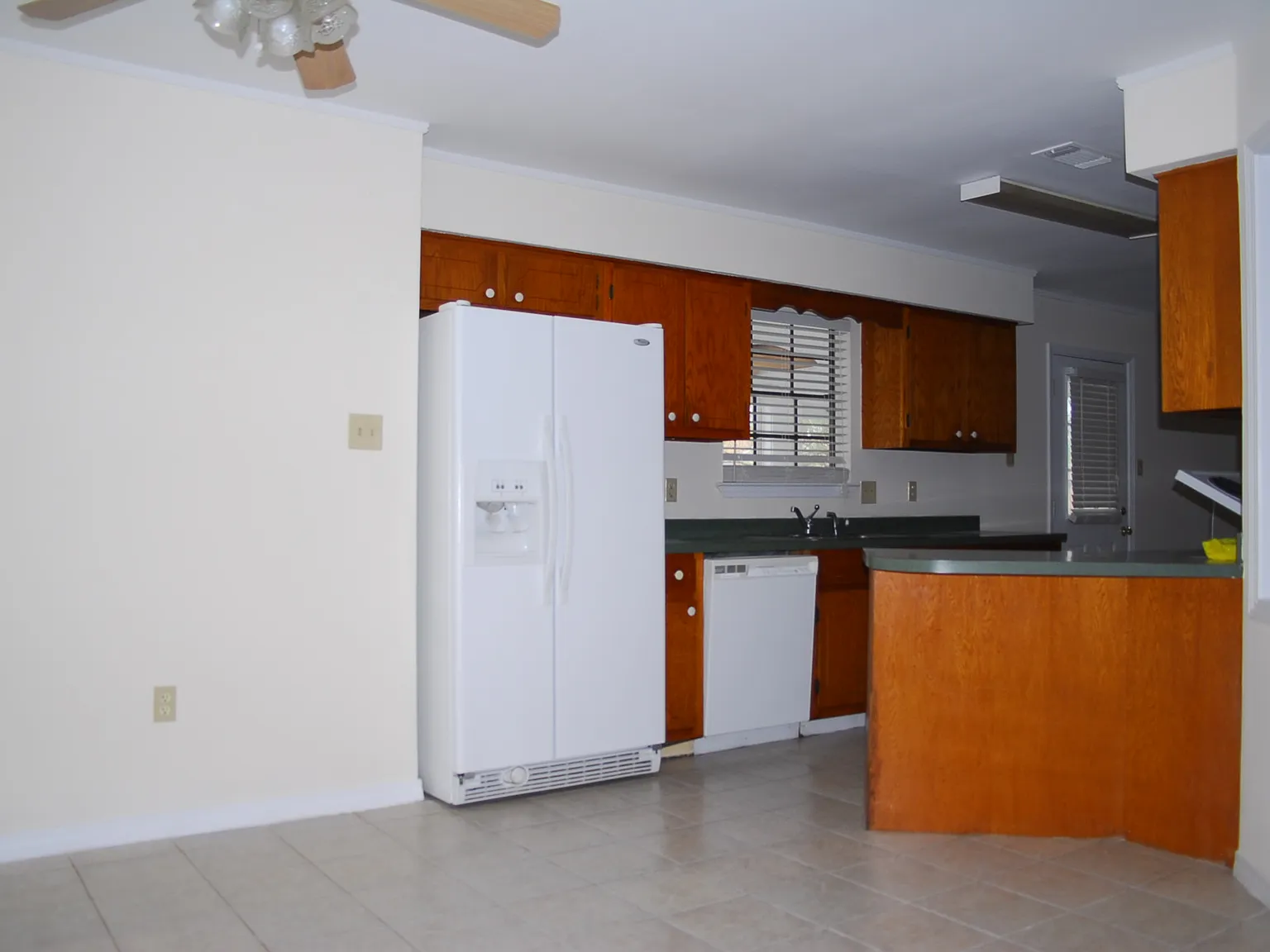 3 bed, 1700 sqft, $1,600 — Photo 2