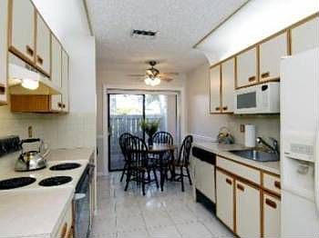 4th image of 4865 NW 22nd St