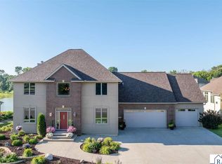 116 Rosewood Dr, Mankato, MN 56001