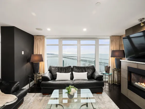 15097 Marine Dr #201, White Rock, BC V4B 1C5