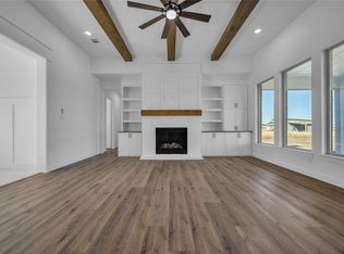 819 Meadow Lark Ln, Red Oak, TX 75154