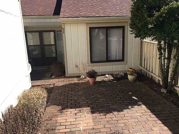 3rd image of 9169 S Greenridge Ln