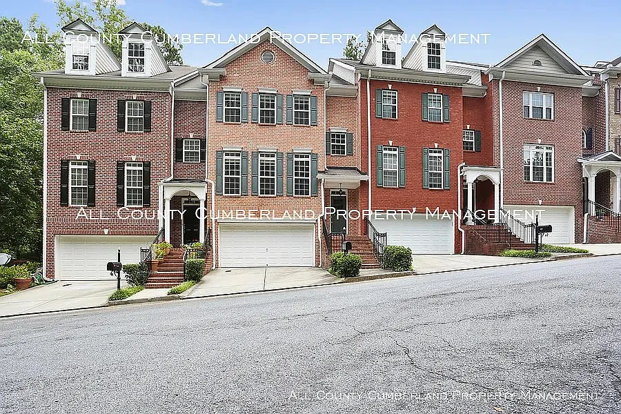 4 bed, 3.5 bath, 2700 sqft, $2,750 — Photo 2