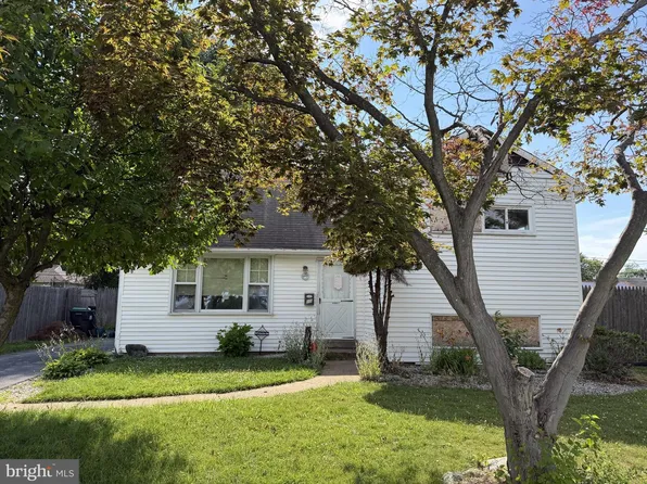 15 Merry Rd, Newark, DE 19713