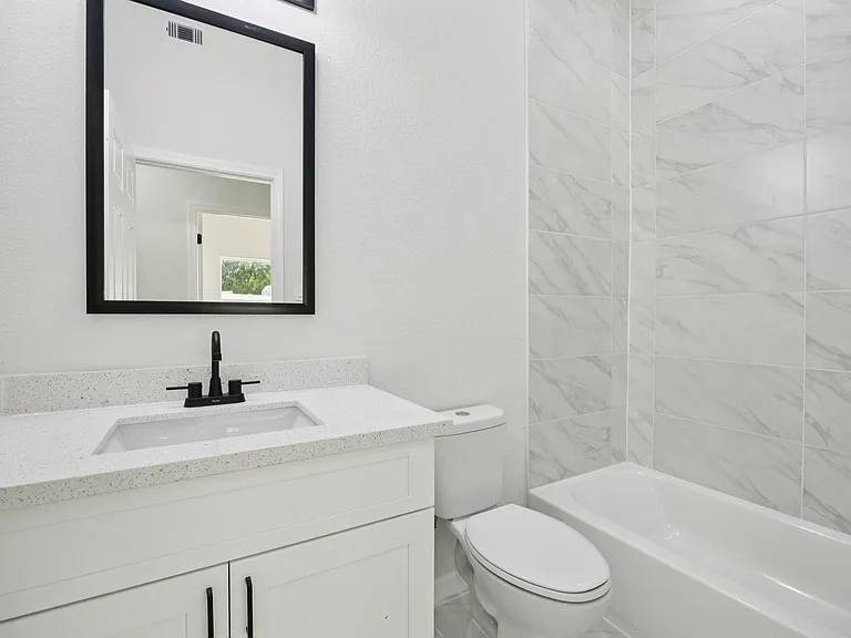 301 Cartersville St #B — Photo 8