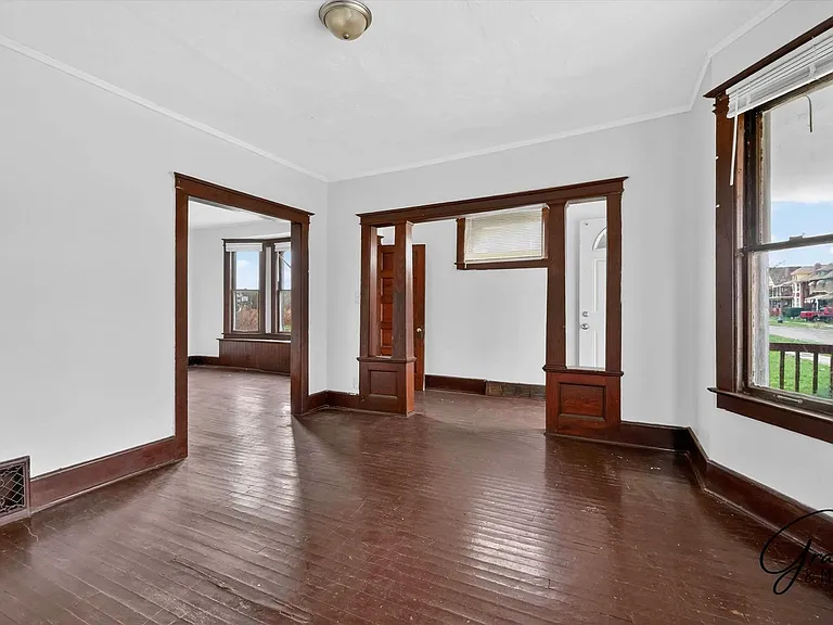 127 W Buena Vis — Photo 6