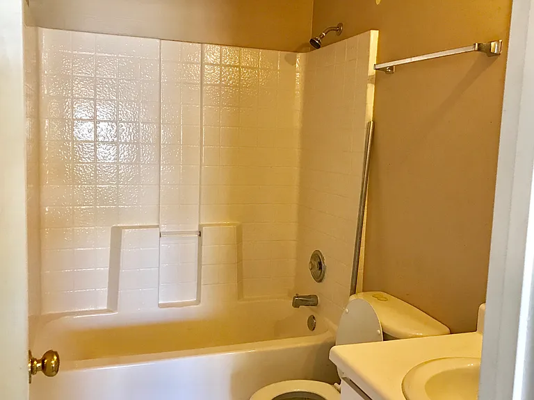 4905 Silverdene St — Photo 7
