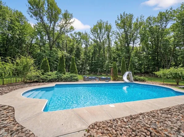16 Sunset Ridge, Monroe, NY 10950