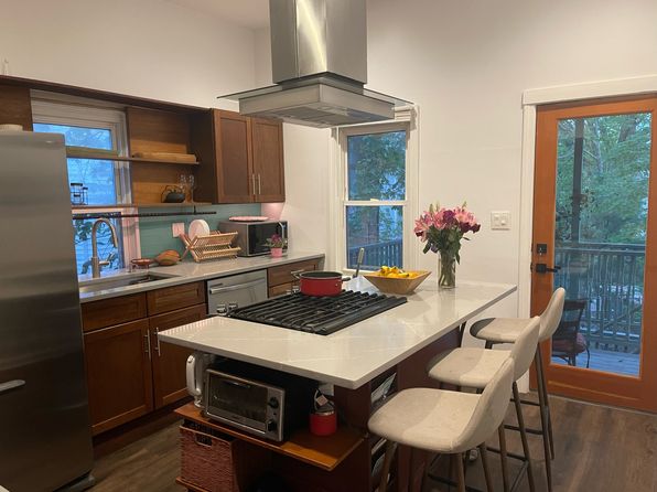 28 Armstrong St #2